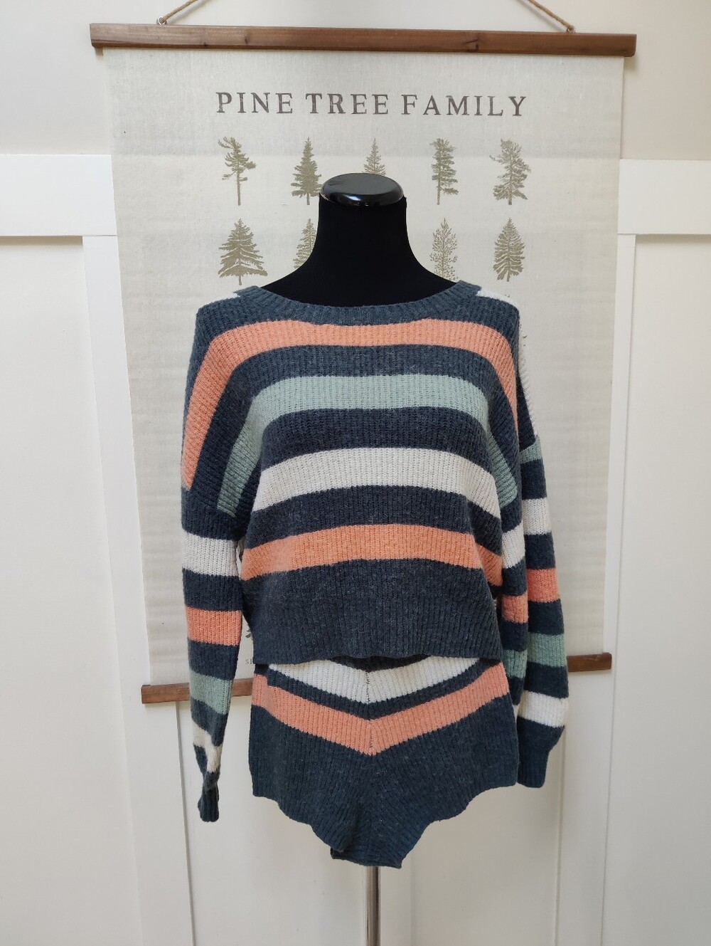O'Neill Striped Knit Sweater and Matching Shorts Lounge Set Size Large